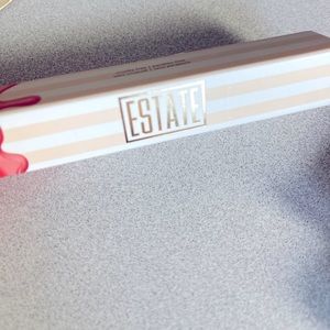 Estate lip icing in glazed